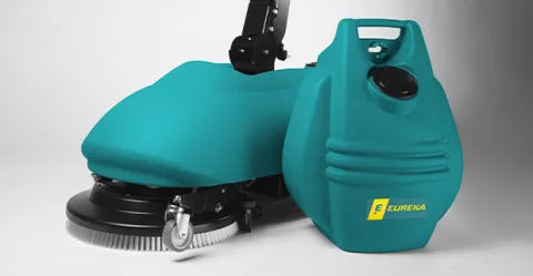 GROSSER WASSERDURCHSATZ
Der 28-Liter-Reinigungsmitteltank ermöglicht die perfekte Abgabe der Wassermenge auf die zu reinigende Fläche ohne ständiges Nachfüllen, um beste Ergebnisse zu erzielen.
